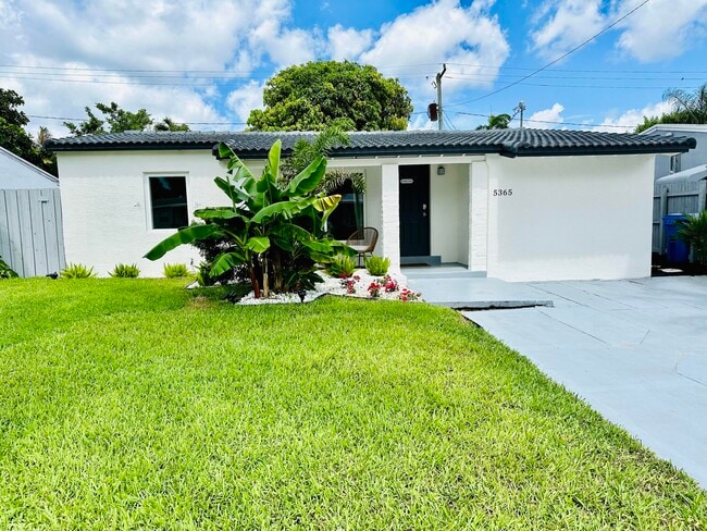 Building Photo - 5365 N Andrews Ave