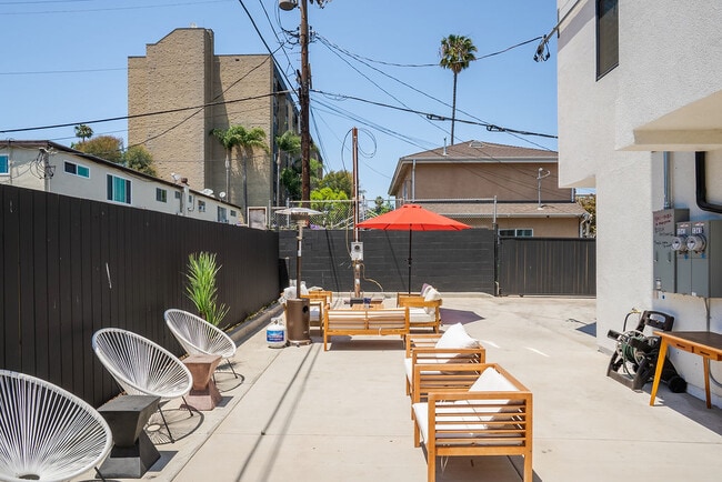 Photo - 1341 N Mariposa Ave