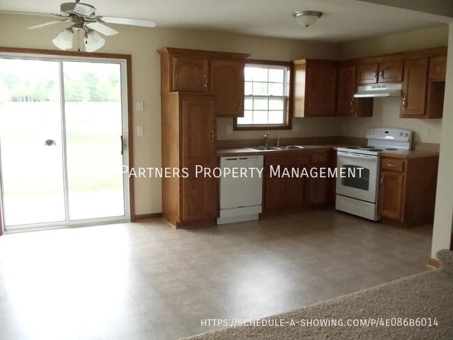 Photo - 1650 SW Highland Dr