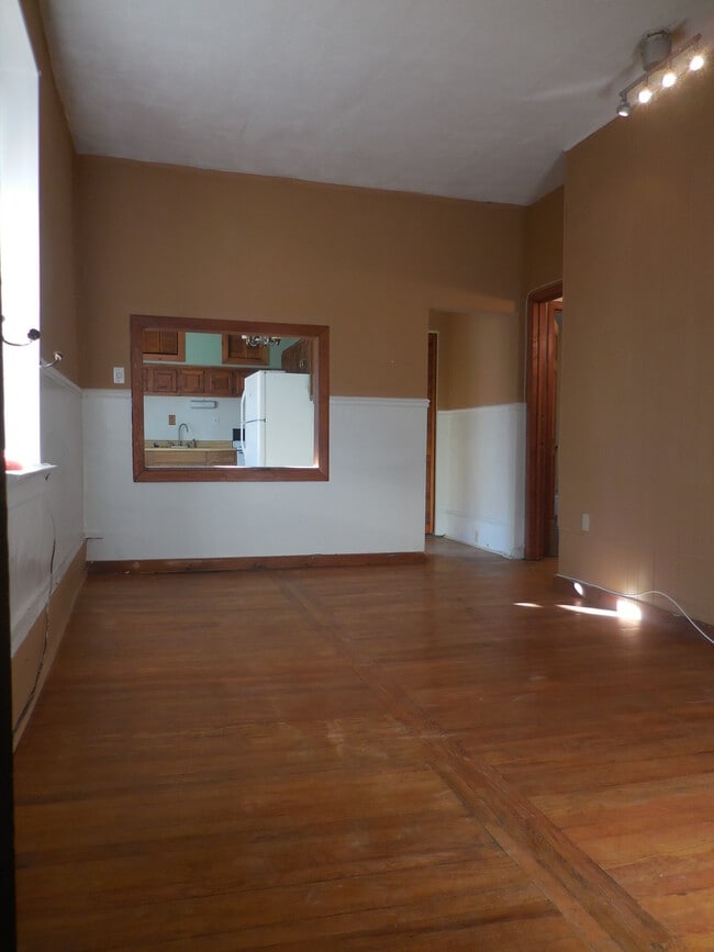 Building Photo - 31 New Turnpike Rd Unit 2