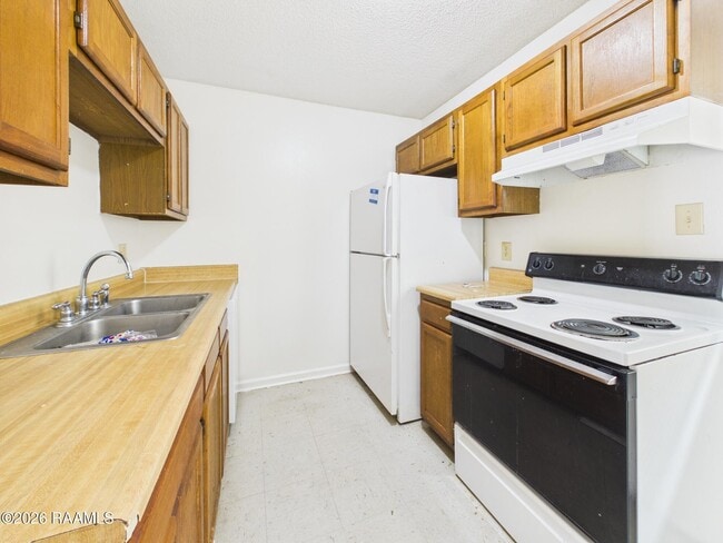 Photo - 104 Country Ln