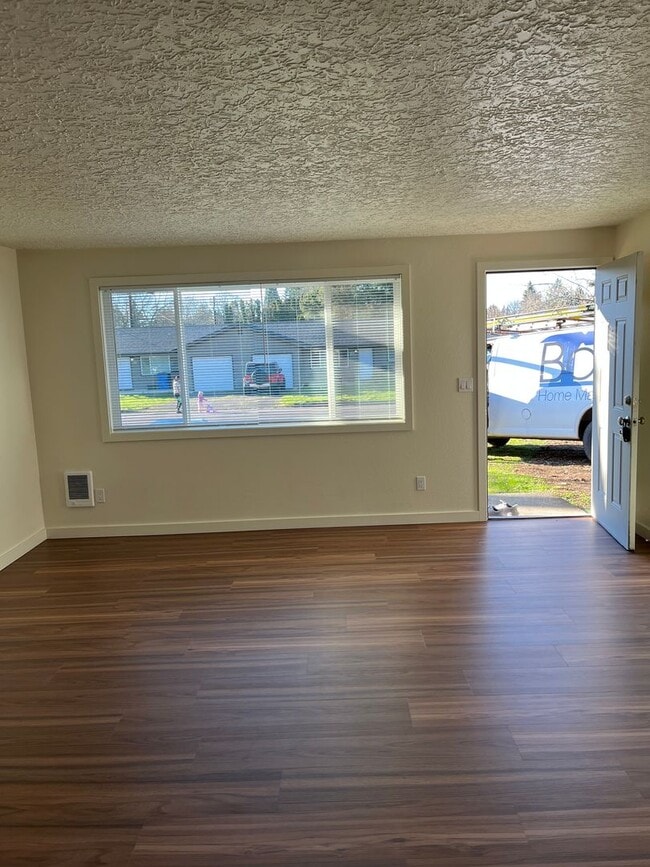 Photo - cap03 - NE 106th Unit 915 NE 106th Ave