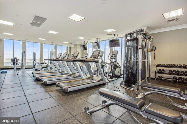 Building Photo - 851 N Glebe Rd Unit 802