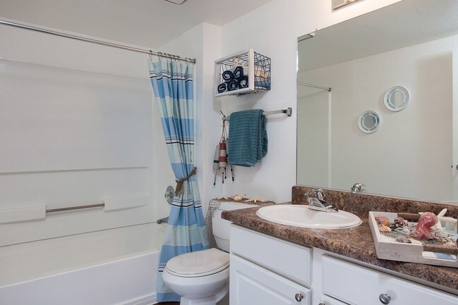 Corona Pointe Resort & Townhomes For Rent in Riverside, CA ...