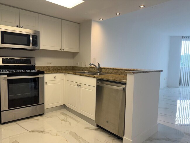 19501 W Country Club Dr Unit 406