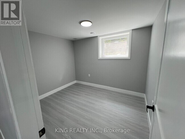 Photo - 795 Cedarpark Way