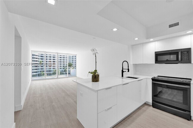 Photo - 5600 Collins Ave Unit 6A