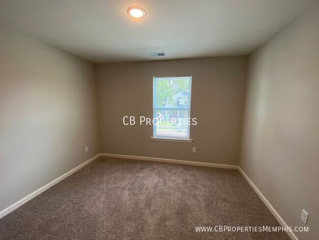 Photo - 639 N Dunlap St