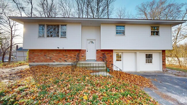 Building Photo - 30 Cedar Ave Rental