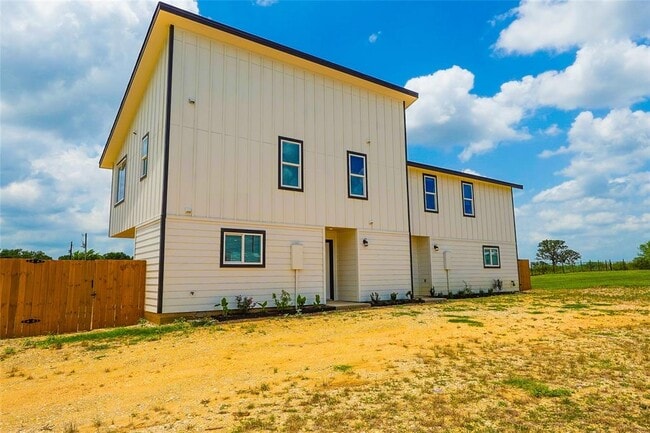 Photo - 108 Sandy Oaks Loop