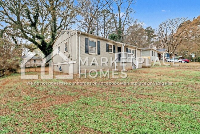 Photo - 939 Redford Dr SE