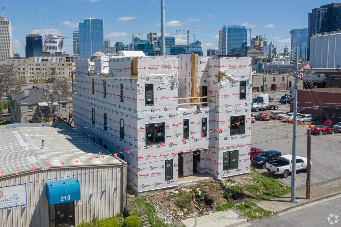 Photo - 208 McMillin St