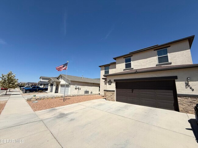 Photo - 13049 Aerodrome Ave