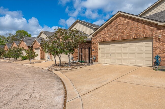Photo - 2060 Glencove Dr