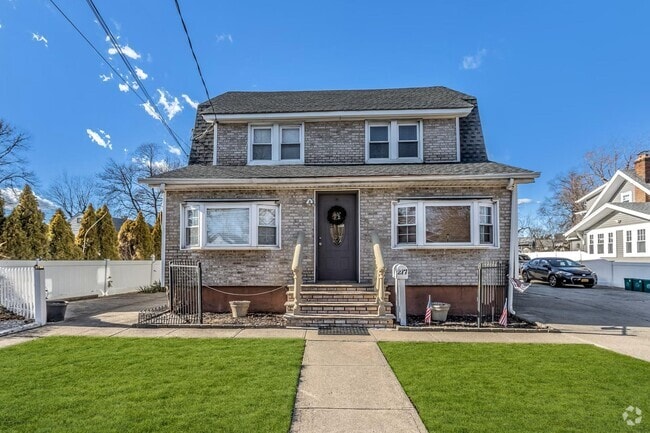 Building Photo - 217 Rocklyn Ave Rental