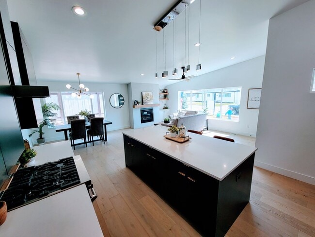 ABSOLUTELY UNBELIEVABLE NEW HIGH END CUSTOM HOME! - ABSOLUTELY UNBELIEVABLE NEW HIGH END CUSTOM HOME!
