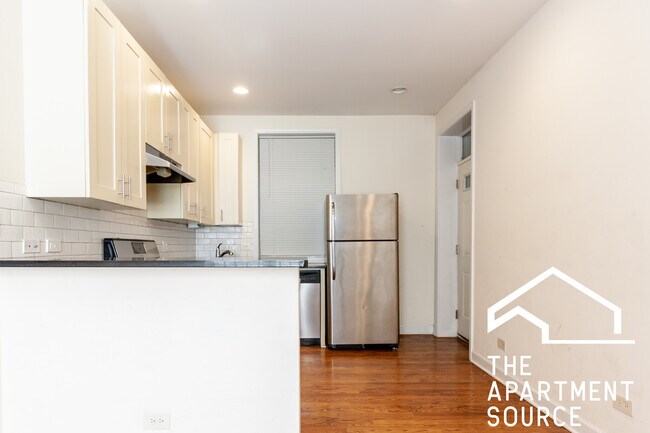 Photo - 853 W Cornelia Ave Unit 1N