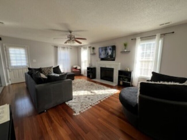 Photo - 102 Newhan Ln