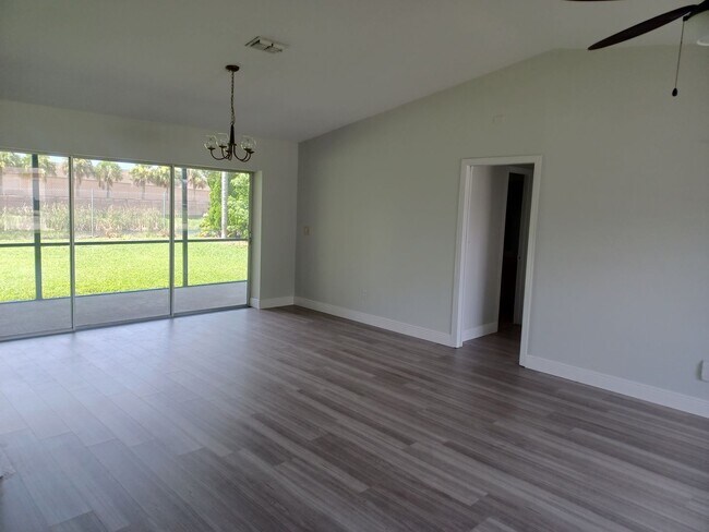 Photo - NEWLY REMODELED Charming 2 BR / 2 BA Home ...
