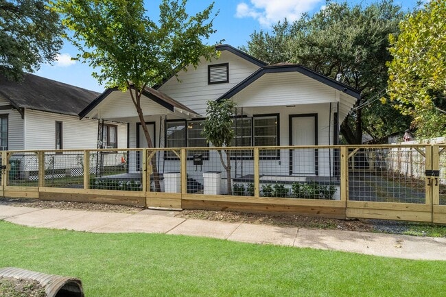 Photo - 1615 McKee St