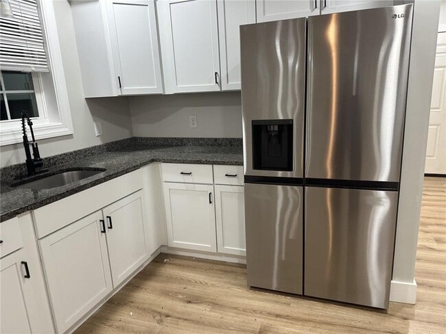 Photo - 697 Manton Ave