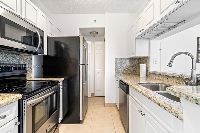 Building Photo - 17150 N Bay Rd Unit 2618