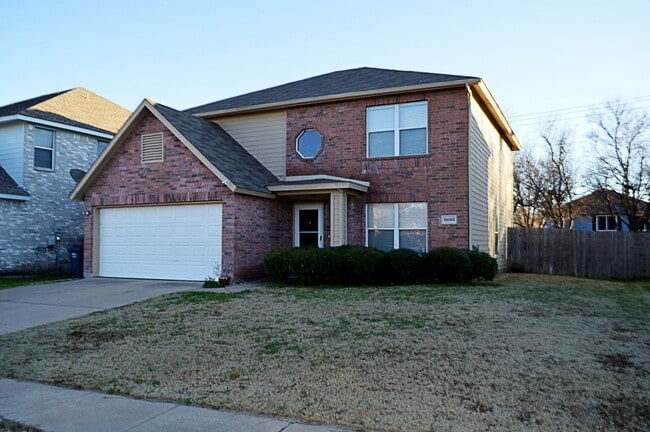 Large 2 story home with easy access to 820... - Large 2 story home with easy access to 820...