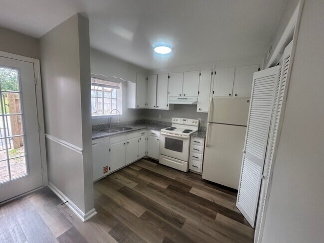 Photo - 940-702 Glenn Street, West Columbia, SC 29169