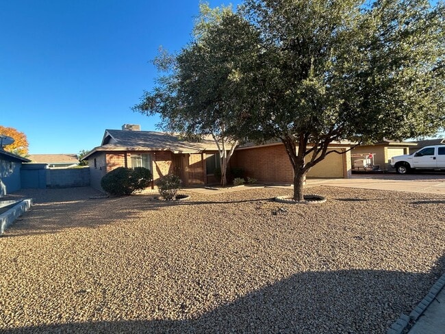 Building Photo - Renovated 3 Bedroom, 2 Bathroom Glendale Beauty