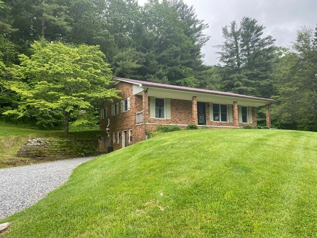 Building Photo - Charming 3bd/2ba House In Fleetwood