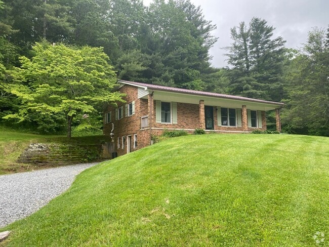 Building Photo - Charming 3bd/2ba House In Fleetwood