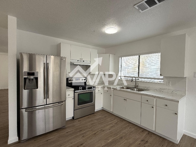 Photo - 7102 Grassy Trail