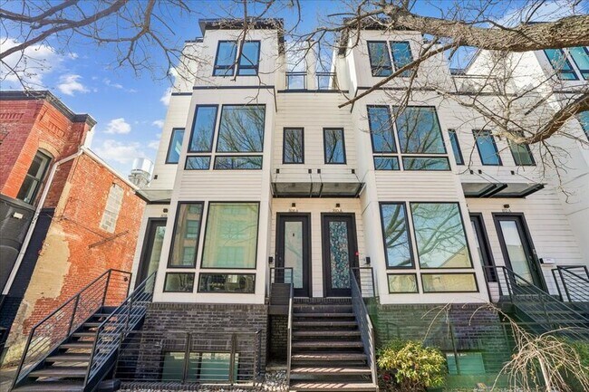 Building Photo - 810 13th St NE