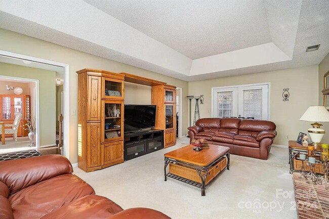 Photo - 2027 Killarney Pl