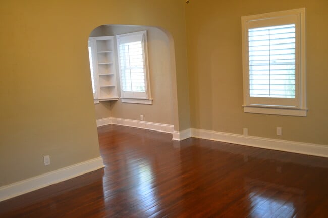 LivRm looking at kitchen - 1642 Van Buren St