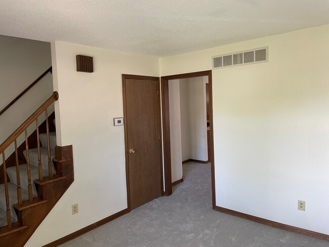 Photo - 674 Dussel Dr