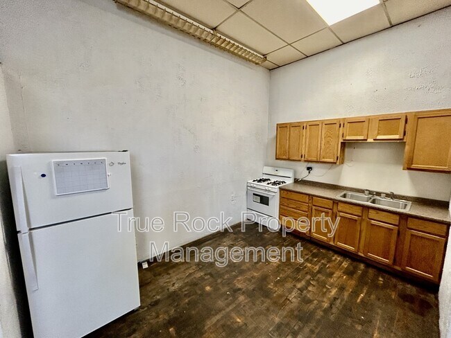 Photo - 208 E Main St