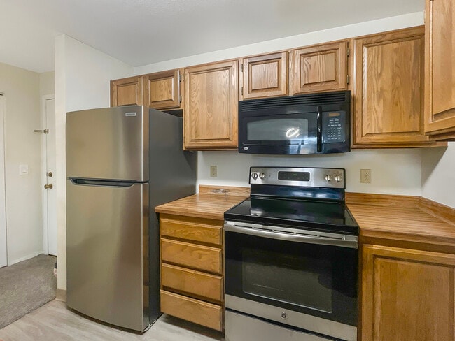 Building Photo - 380 E 11th Ave Rental