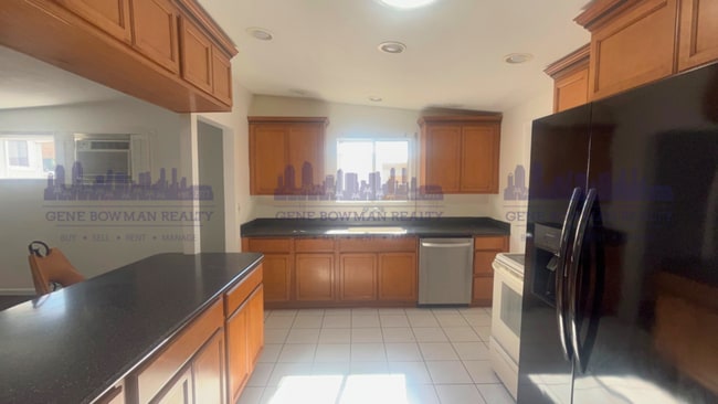 Building Photo - 4102 E Plaza Blvd Rental