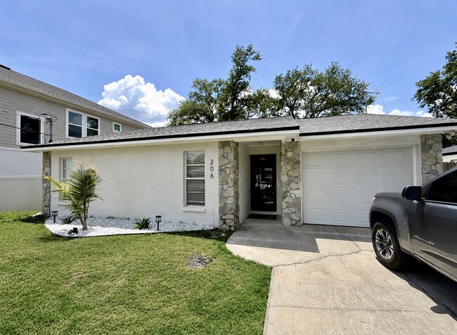 Photo - 206 N Beverly Ave Unit 206 N Beverly Ave