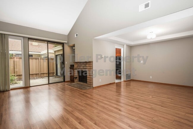 Photo - 117 Northcreek Cir