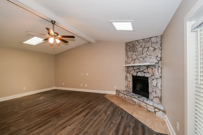 Photo - 6020 Pine Ave