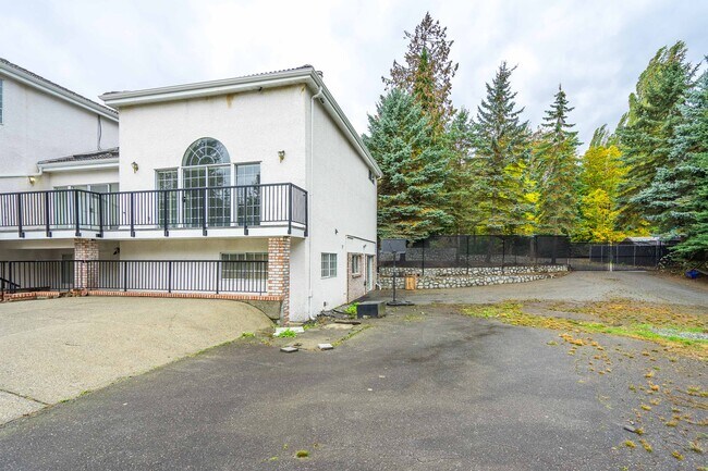 Building Photo - 5880-5268 268 St