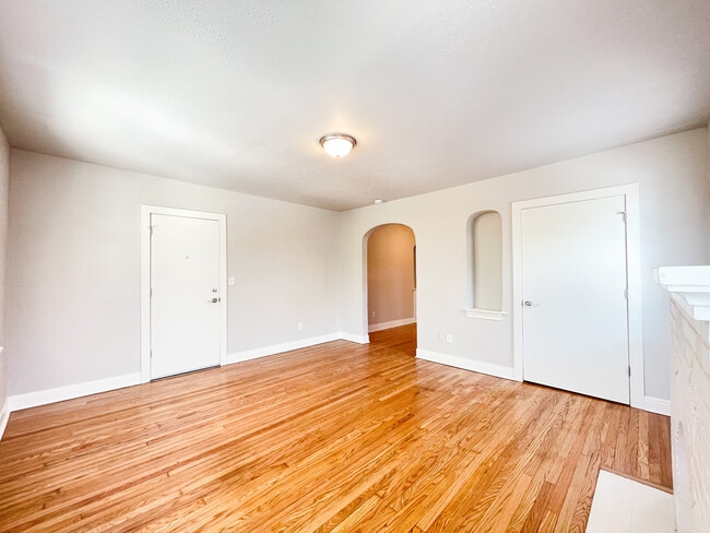 Photo - 831 & 835 East Drive