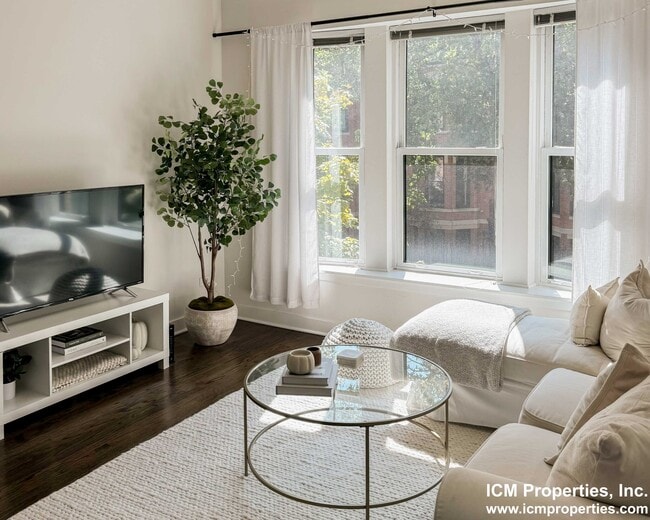 Photo - 1930 N Lincoln Ave Unit 1900-103