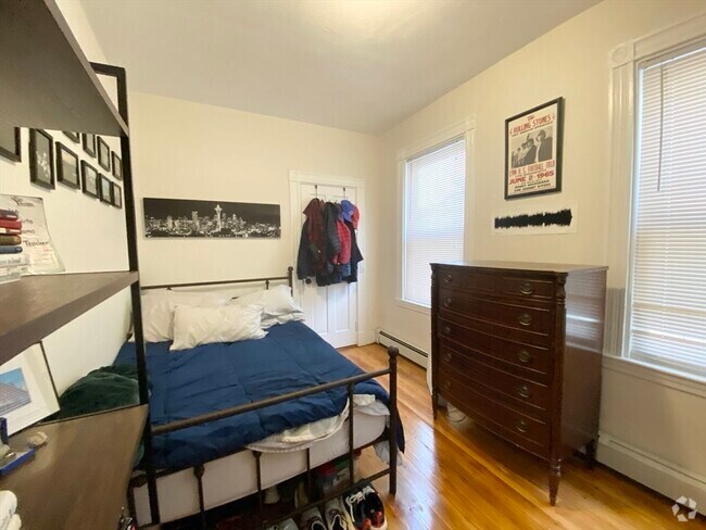 Building Photo - 103 Calumet St Unit 2 Rental