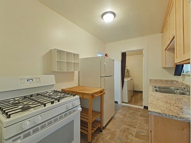 Photo - 1 Bedroom House ~ Close to Campus ~ Small ...