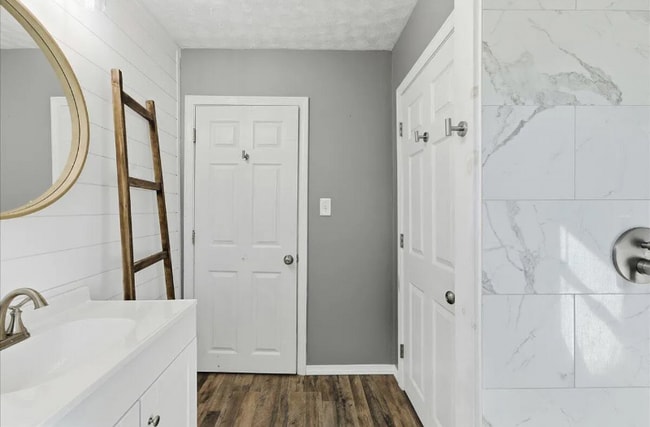 Photo - 21 Knox Bros Ave