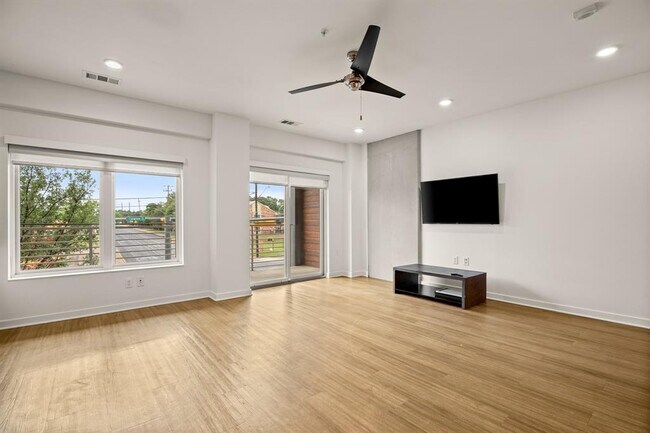 Photo - 4361 S Congress Ave Unidad 204