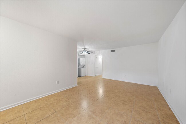 Photo - 711 Holiday Dr Unidad 35